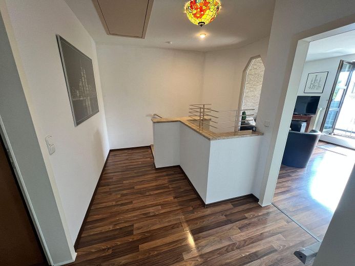 --> 4 ZK2B2B - Maisonette - wie ein Haus - in ruhiger Süd-West-Wohnlage – Flur