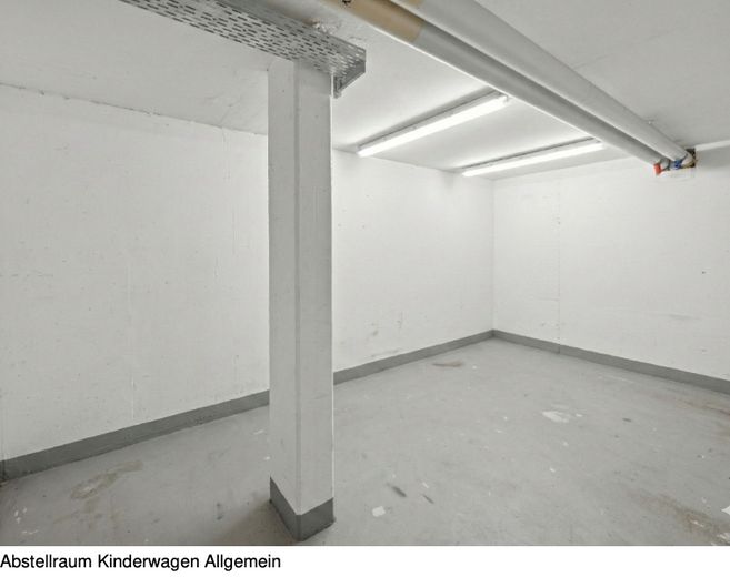 WOHNEN MIT WEITBLICK – STILVOLL, MODERNISIERT UND ZENTRUMSNAH IN RHEINFELDEN – Abstellraum Kinderwagen