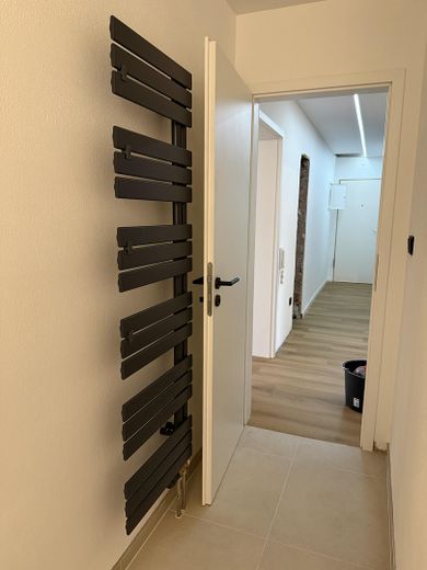 Hochwertig kernsanierte 3-Zimmer-Wohnung mit Loggia und Stellplatz in Nürnberg-Zabo – Badezimmer