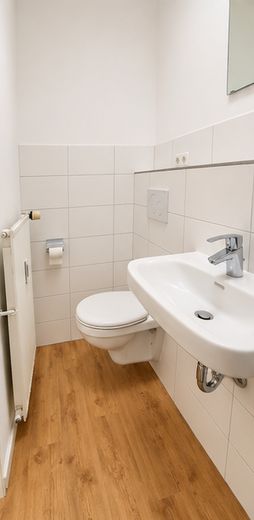 Modernisierte 1-Zimmer-Wohnung in St. Jürgen | Nähe UKSH & Sana Kliniken – Badezimmer