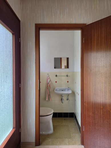 Provisionsfrei: Großzügiges Einfamilienhaus in ruhiger Aussichtslage mit teilbarem Großgrundstück – Gäste-Toilette