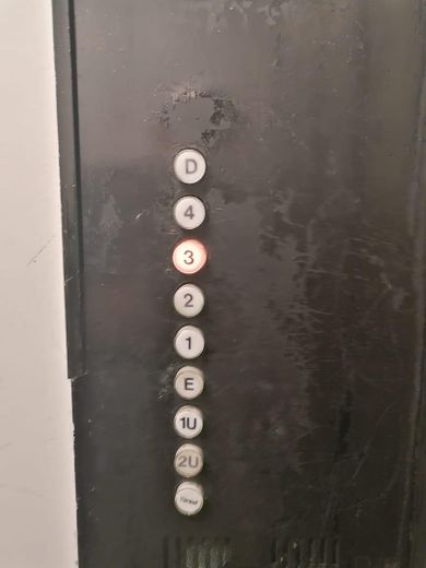 🌿 Bezugsfertig vollmöbliert – 1-Zimmer-Wohnung im vollsanierten A+-Haus mit Balkon! 🌳 – Lift