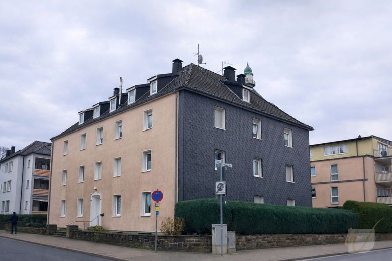 Kapitalanlage mit Zukunft: Attraktive Dachgeschosswohnung in gepflegter Wohnanlage mit Gartennutzung – ChatGPT Image 24. Feb. 2026, 11_33_30