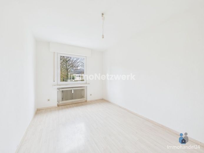 NEU***sanierte, leerstehende 4 Zimmer ETW mit Balkon und TG-Stellplatz***TOPPREIS – Zimmer I