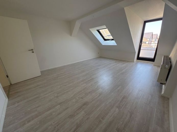 4. piętro - balkon przy salonie - łazienka z wanną - dostępne OD ZARAZ – Zdjęcie 1