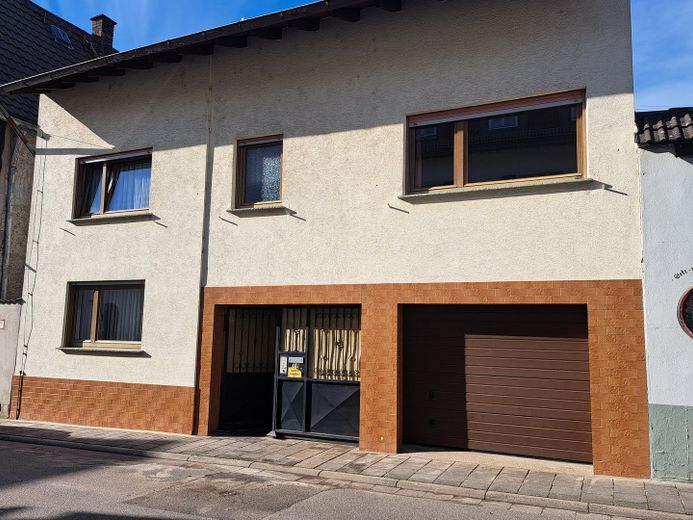 Flörsheim-OT, vivienda unifamiliar + edificios anexos – Foto 1