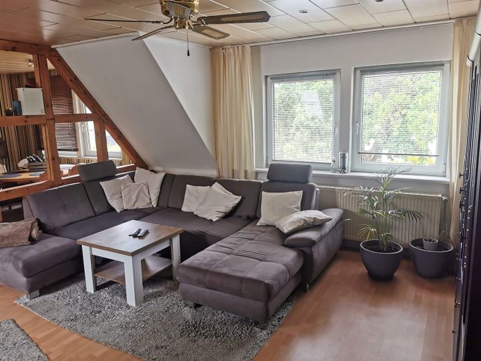 Casa unifamiliare con possibilità di appartamento indipendente/alloggio multigenerazionale su terreno spazioso - senza provvigione – OG Wohnzimmer 1