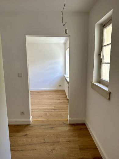 पुराने भवन का आकर्षण, आधुनिक सुविधाओं के साथ — 5 कमरे, 140 m², 1वीं मंज़िल, बगीचा और रोशनी | Bad Homburg‑Kirdorf – फोटो 8
