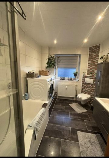 Mieszkanie 5-pokojowe Augsburg Lechhausen – Bad mit Badewanne 