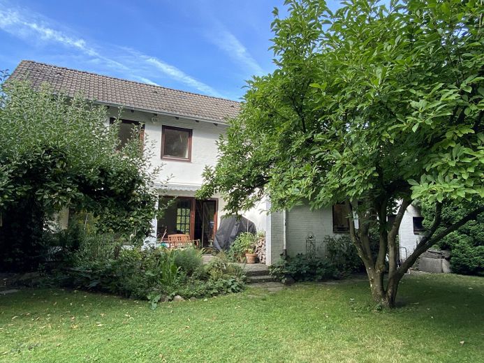 Oase in der Stadt – Einfamilienhaus mit Parkblick – Garten Südseite mit Terrasse