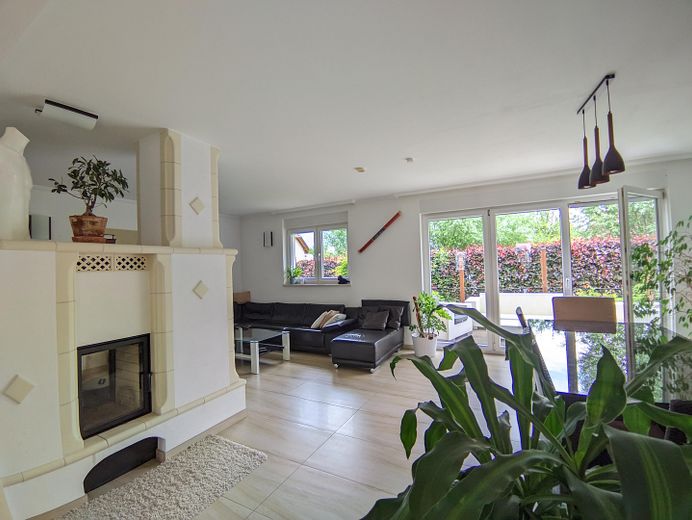 236 m² woonoppervlak + zelfstandige woning, 735 m² perceel – ruime woning in Wolfsburg-Kästorf – Blick ins Wohnzimmer Teil 1
