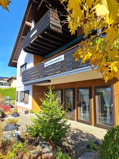 HAUS-SCHLUCHSEEBLICK: 3 Ferienwohnungen mit "Classic-Car-Ambiente" in Premiumlage (€ 1,1 Mio. +Inv.) – Herbststimmung Balkone