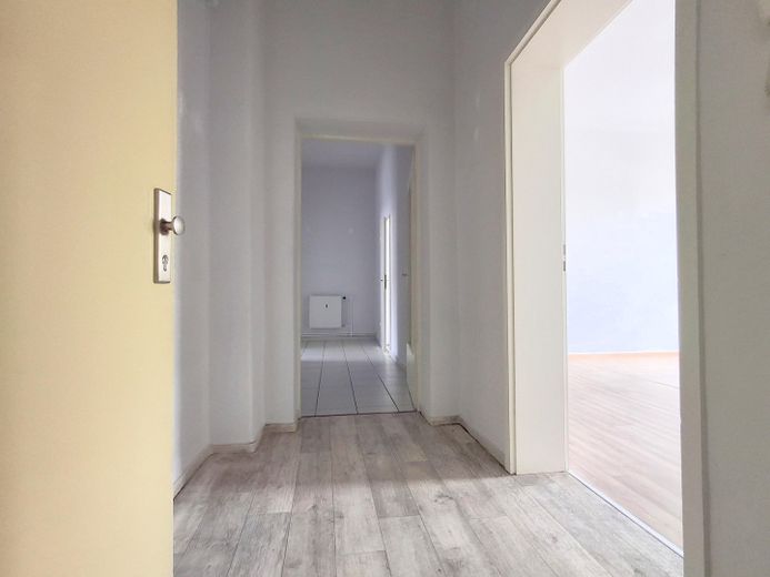 2-Zimmer-Wohnung mit 88 m² im 1. OG – unrenoviert – Foto 3