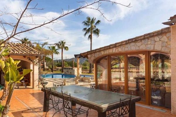Mallorca schöne mediterrane Finca mit Ferienlizenz in Alaró zu verkaufen