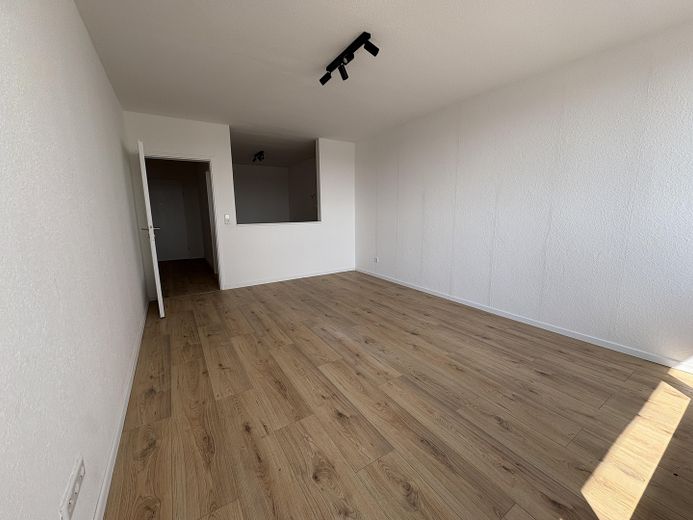 Bamberg'de balkonlu aydınlık 2 odalı daire (WE44) – Wohnzimmer