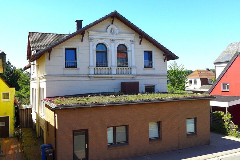 Großzügiges Kapitänshaus in guter und zentraler Lage am Huntedeich – Front