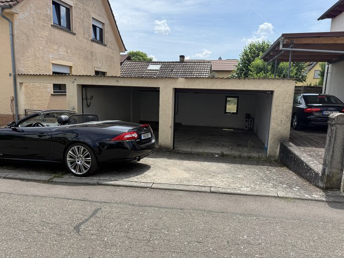 Kleines Wohnhaus mit Garten und großer Doppelgarage – Foto 8
