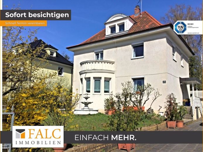 Zeitreise des Luxus: Villa und Garten verschmelzen zu zeitloser Eleganz. – Foto 1