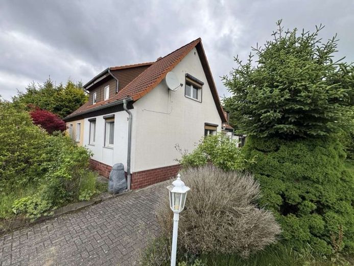 Bestandsdoppelhaushälfte auf 1058qm Grundstück in ruhiger Gegend von Magdeburg – Foto 1