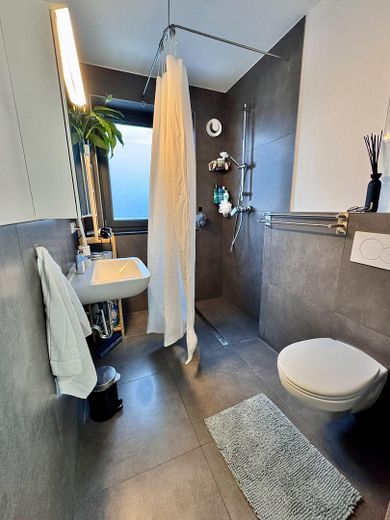 Barrierefreie 2-Zimmer Wohnung mit Aufzug (KfW 55) – Bad 
