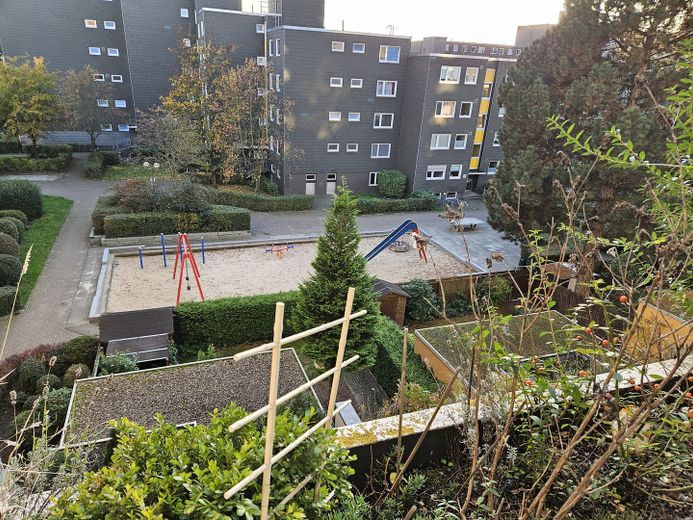LIBERA Bellissimo luminoso e tranquillo appartamento di 2 locali con posto auto in autorimessa sotterranea Hannover-Misburg-Nord – Balkon2