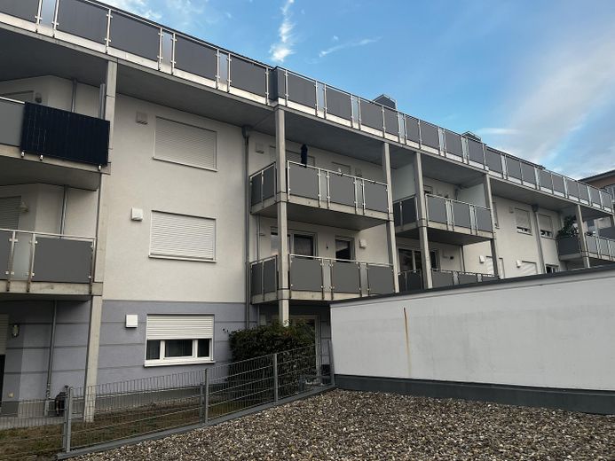 Licht 2-kamerappartement met balkon, inbouwkeuken & ondergrondse parkeerplaats in Ingolstadt – Hausansicht