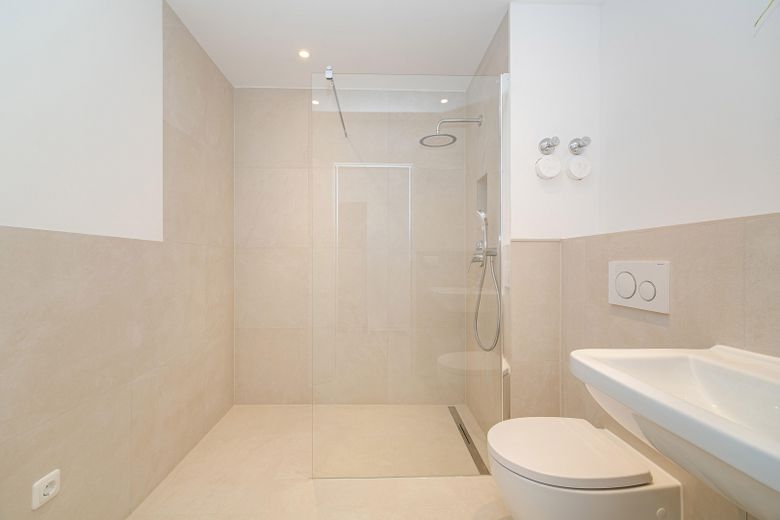 Luminoso y modernizado piso de 3 habitaciones: 2 balcones, completamente modernizado en Múnich-Neubiberg – Foto 1
