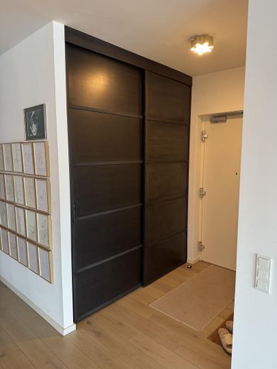 Spreelage-Privatverkauf (provisionsfrei, Stellplätze inklusiv)) 1.999.000 € – Blick Garderobe