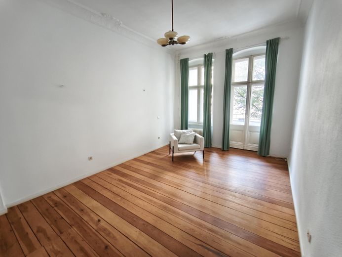 Zonder courtage in Neukölln: 3-kamerappartement aan het Tempelhofer Feld en vlak bij de Schillerkiez – Foto 1