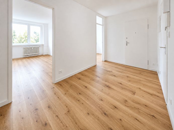 Hochwertig saniert & provisionsfrei: 3-Zimmer-Wohnung mit Südterrasse in München-Solln – Flur