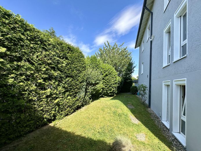 Rückansicht Garten und Haus