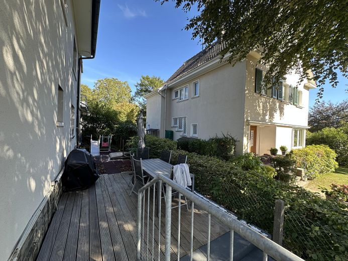IN POSIZIONE CENTRALE! Appartamento al piano terra, unità immobiliare in condominio ristrutturato – Terrasse