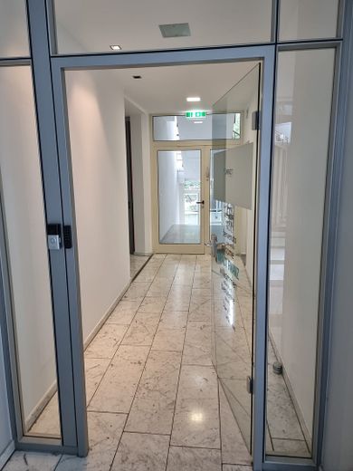 Premium Office – Sofort bezugsfertiges Büro mit Glaswänden und Top-Ausstattung – Eingang Büro