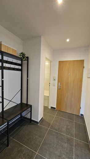 Traum-3-Zimmer-Wohnung: Komplett renoviert, schreinergefertigte Einbaumöbel & U3 vor der Haustür! – Foto 2