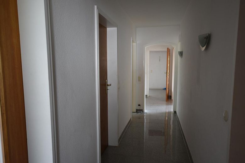 Charmantes Einfamilienhaus in idyllischer Lage, provisionsfrei ! – Flur im EG