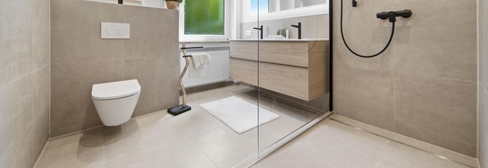 Appartamento di 4 locali ristrutturato con materiali di pregio, con balcone e posto auto – Badezimmer