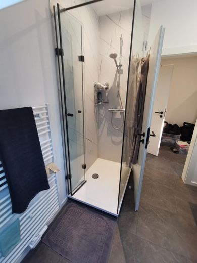 Mooie lichte 2,5-kamerwoning aan de wandelroute Siebenmühlental – Dusche