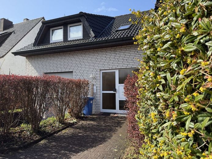 Vermietet! Weststadt! Hübsches Appartment für Studenten – Hauseingang
