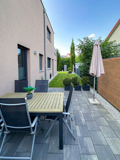 Ostterrasse/Garten