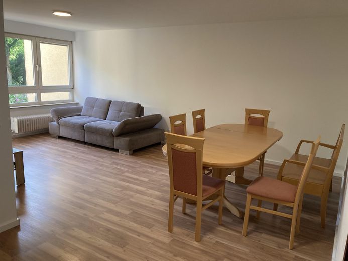 Möblierte 73m² Wohnung mit Balkon und Tiefgarage in ruhiger, zentraler Lage für Familien & Pendler – Foto 8