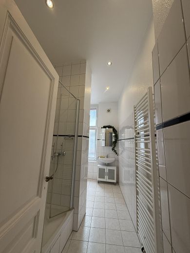 2 Zimmer-Wohnung in zentraler Lage in Frankfurt Sachsenhausen – Bad