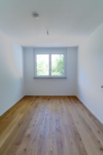 Exklusive 4,5-Zimmer-Wohnung 2 Balkone und EBK – Zimmer 2