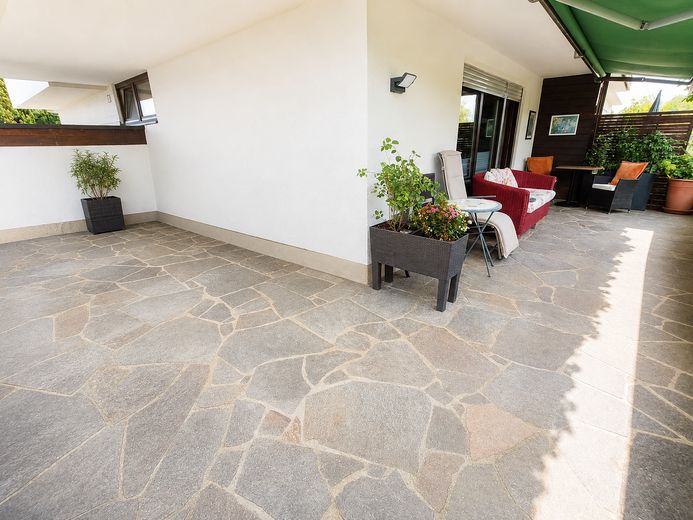vermietete Erdgeschosswohnung mit Garten und Terrasse – provisionsfrei – Eckterrasse