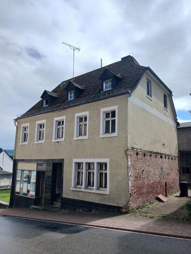 Sanierungsobjekt mit attraktiven Fördermöglichkeiten – Wohn- und Geschäftshaus