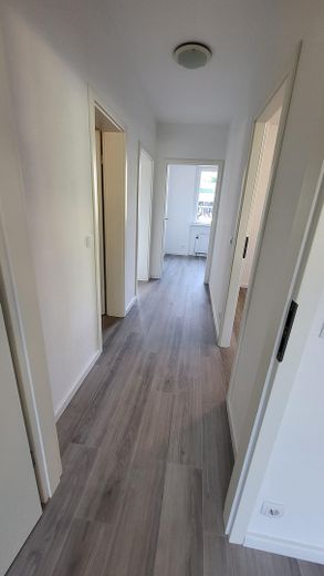Zemin kat-yeni yenilenmiş-ayrı giriş-balkon-kapalı otopark-özel şahıstan – Flur 2