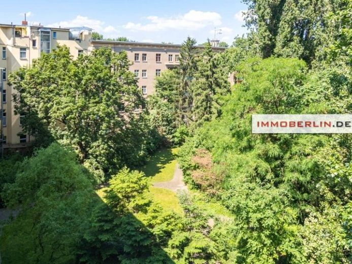 IMMOBERLIN.DE - Świeżo wyremontowane! Jasne mieszkanie 2-pokojowe z balkonem słonecznym w pobliżu ulicy Warschauer Straße – Zdjęcie 1