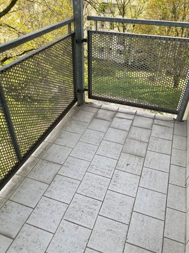 Günstige 2-Zimmer mit Laminat, Balkon und Wanne in ruhiger Lage! Vormieterin verkauft EBK – PHOTO-2023-05-04-17-29-26_5