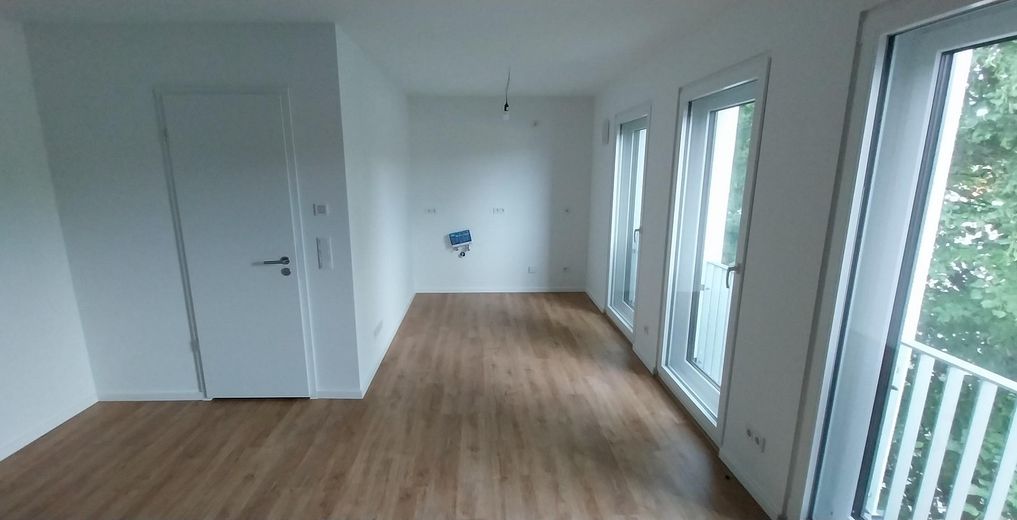 Helles, möbliertes Neubau-Apartment mit Top-Anbindung in Schöneberg – Wohnraum_Küche