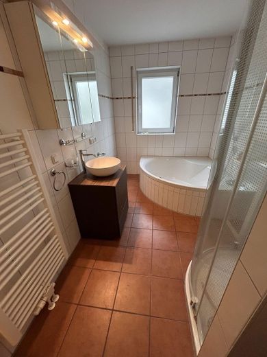 Großes Badezimmer