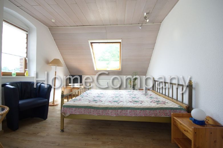 Freundliches Dachgeschoss in einem denkmalgeschützten Zweifamilienhaus – abfbc06c12d95ce87e2e81fde735048dce25f113.jpg
